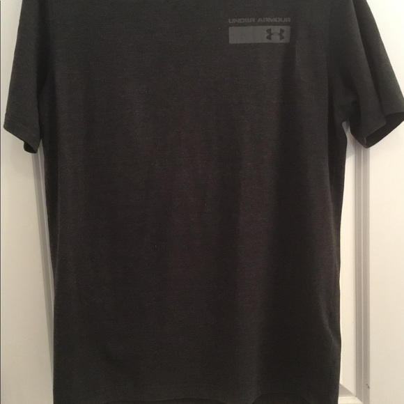 Under Armour Charcoal Gray T-shirt -  Men's Small - Picture 4 of 8